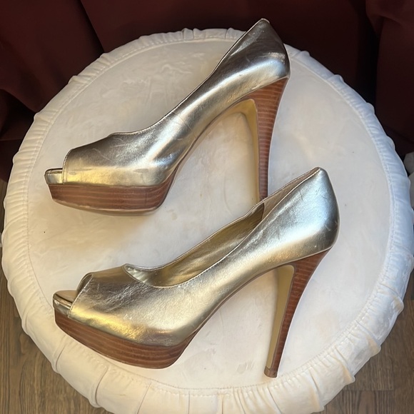 BCBG Generation Gold Platform Sandal Size 7.5 - Picture 9 of 10